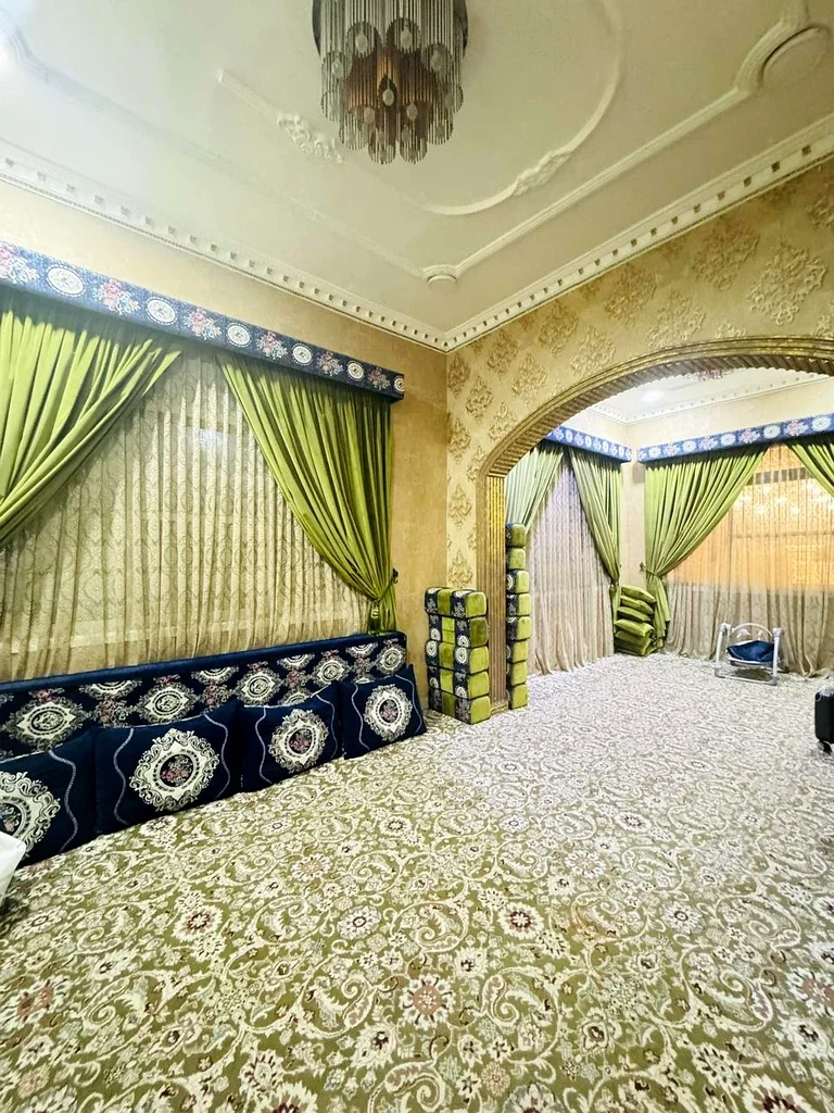 فيلا فسيحة مكونة من 10 غرف نوم في المويحة 3 للبيع63871395245697113