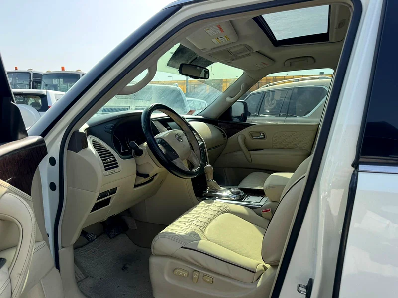 Nissan patrol 2015 fullopshin white color GCc calen car63157442546177111