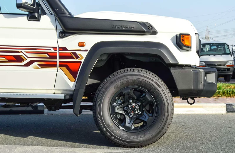 TOYOTA LAND CRUISER 76 4.0L GCC MID OPTION 2024 | PRICE FOR EXPORT63138716104961113