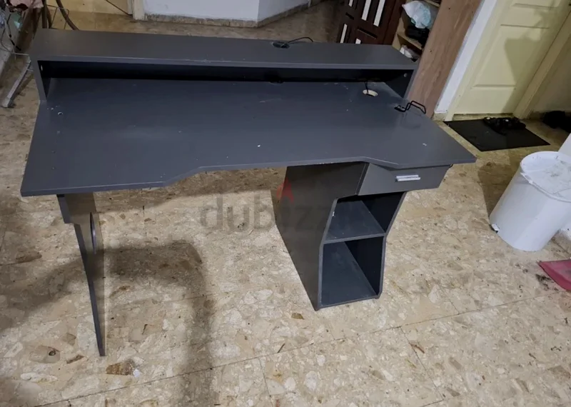 طاولة حاسوب للبيع63178912209667111