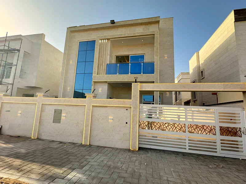 فيلا فسيحة مكونة من 4 غرف نوم في حي الياسمين632513369597471114