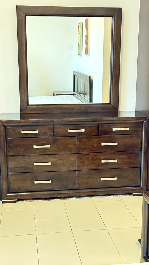 Elegant Wooden Dresser with Mirror - Perfect for Your Bedroom632203270266911127