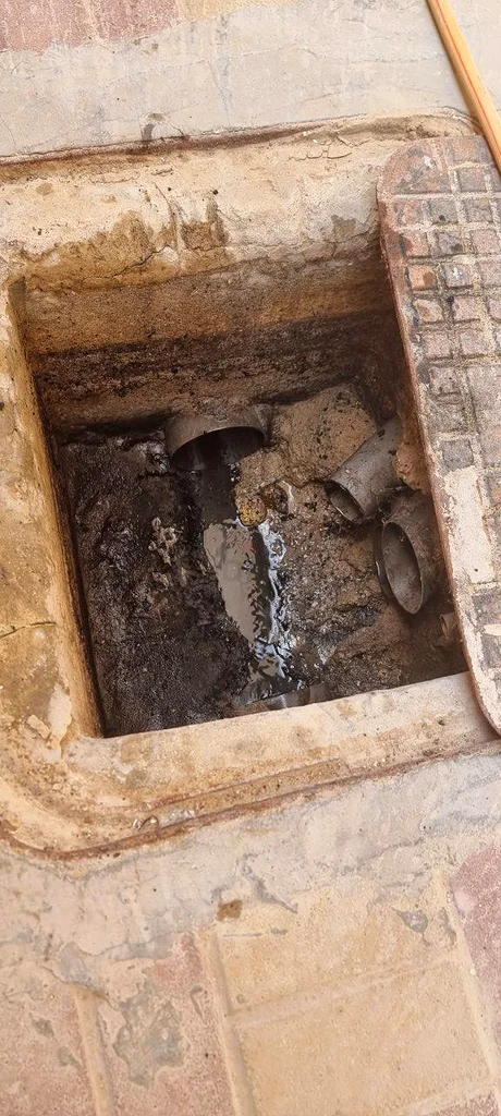 WE OFFER :- PROFESSIONAL DRAIN LINE CLEANING SERVICES63182773583746114