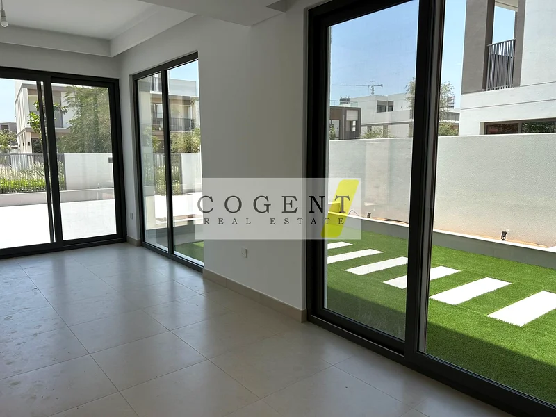 موقع متميز - فيلا مُحدثة بالكامل ومزروعة - جاهزة الآن63806547502977112
