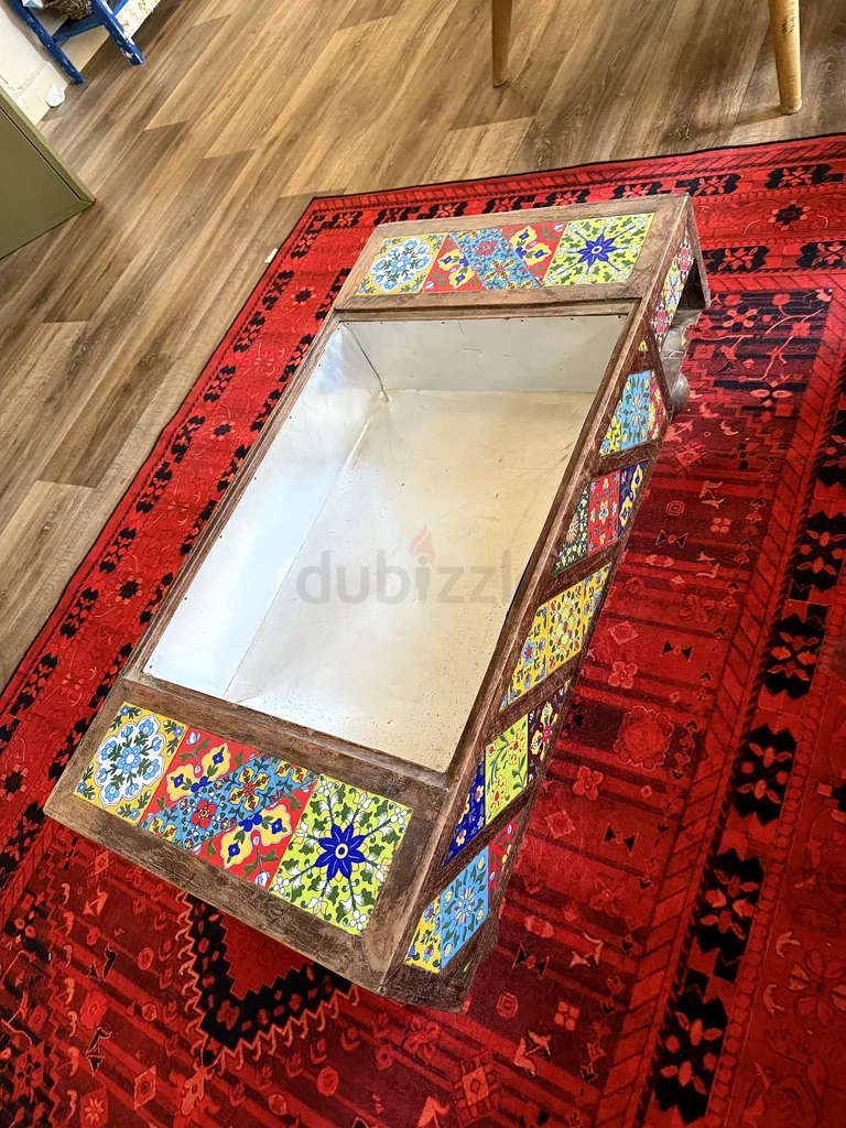 طاولة قهوة خشبية ملونة مصنوعة يدويًا بتصاميم معقدة63216348235779113