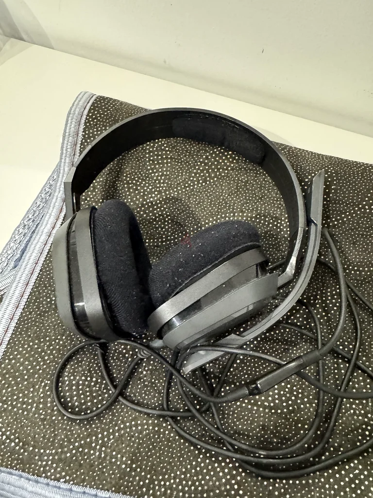 High-Quality Over-Ear Headphones - Immerse Yourself in Sound!63165713166979111