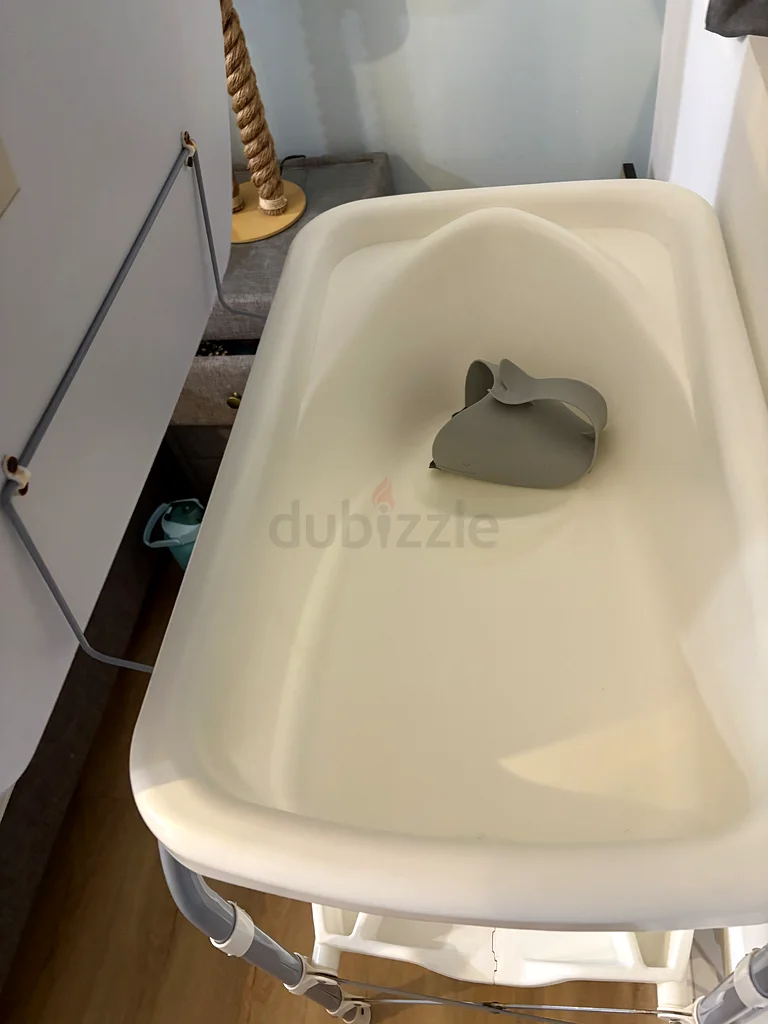 Beautiful Bathtub for baby jikel AS NEW! 50 aed63226267559427112