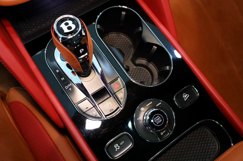بينتايجا إس 2022 V8، مقاعد ألكانتارا، نظام عادم رياضي، مواصفات خليجية!!63176620385411114