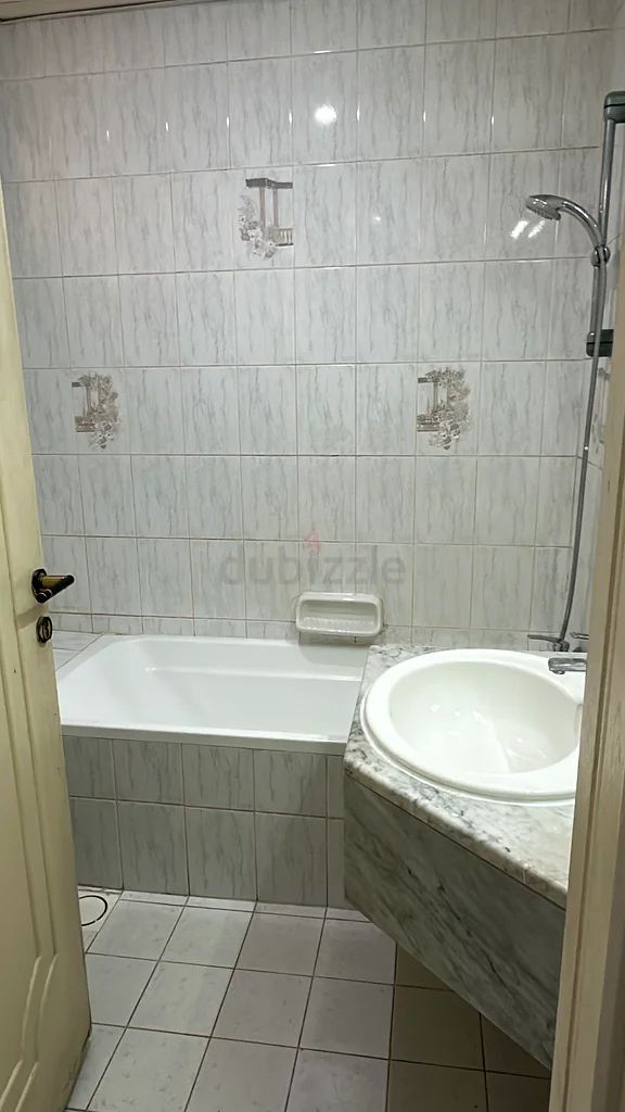 متوفر جدار فاصل في برجمان والمنخول63218793963905112