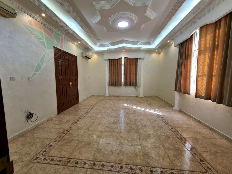فيلا من 5 غرف نوم بحديقة كبيرة في الطابق الأرضي بموقع جذاب63186713680515114