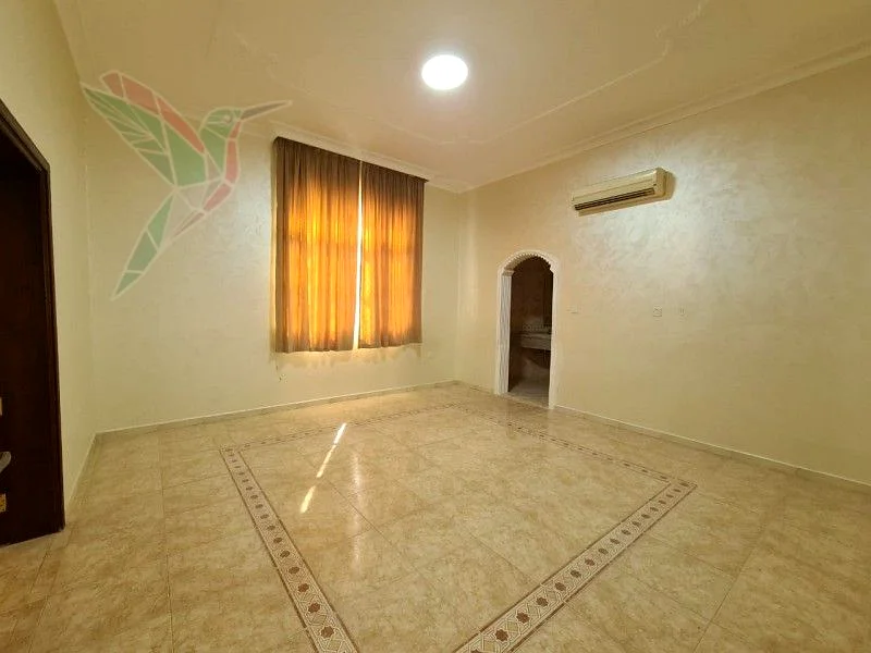 فيلا من 5 غرف نوم بحديقة كبيرة في الطابق الأرضي بموقع جذاب63186713680515113