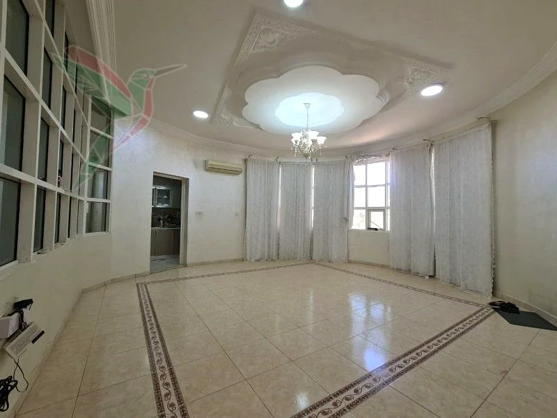 فيلا من 5 غرف نوم بحديقة كبيرة في الطابق الأرضي بموقع جذاب63186713680515112