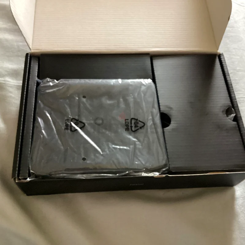 Giga tv smart brand new63261826553475114