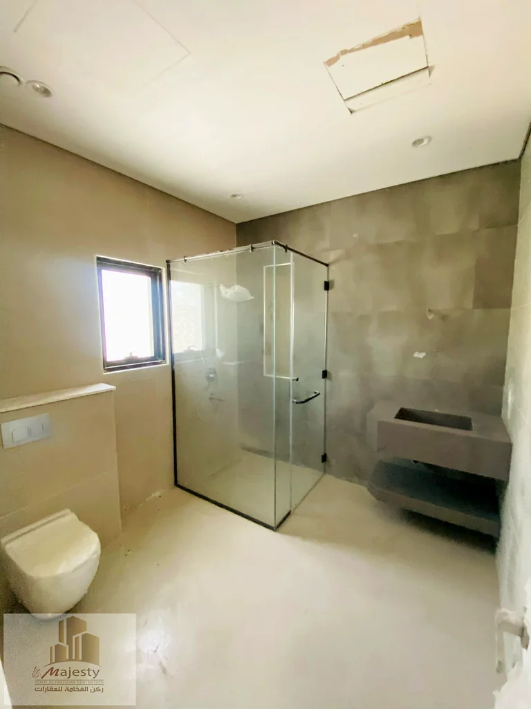 The Al-Houshi area has a modern two-story villa available on an area of 10,000 square feet in the Emirate of Sharjah, with excellent spaces and elegan63205334373890111