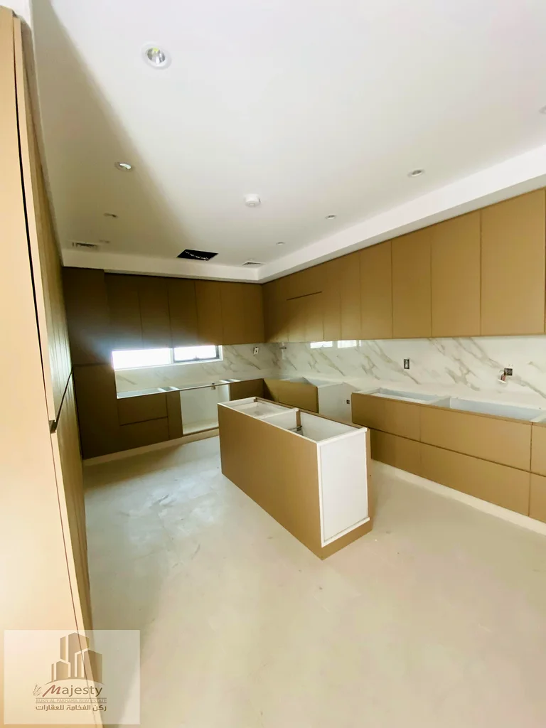 The Al-Houshi area has a modern two-story villa available on an area of 10,000 square feet in the Emirate of Sharjah, with excellent spaces and elegan63205334373890114