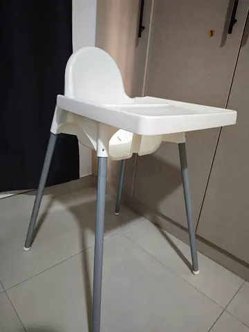 Essential White High Chair for Your Baby!