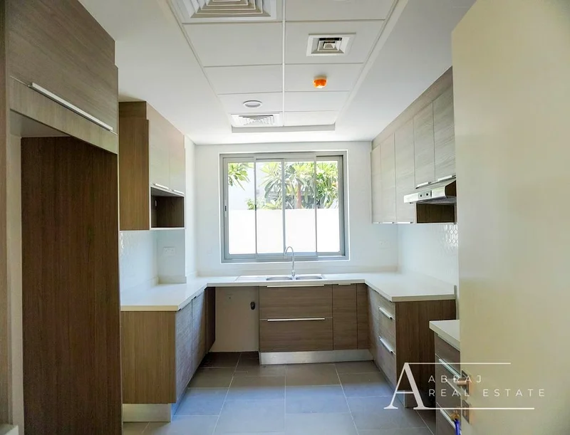 Spacious Villa | Next to Al Zahia | Resale63192569473026114