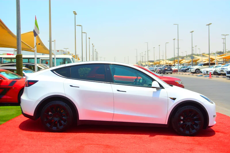 تيسلا Y طويلة المدى بنظام الدفع الرباعي AWD 2025 GCC كهربائية63175703918722112