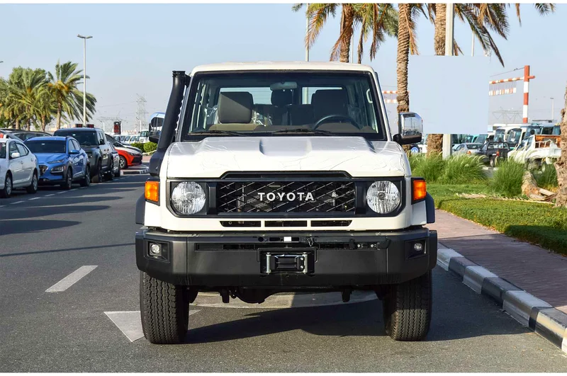 TOYOTA LAND CRUISER 76 4.0L GCC MID OPTION 2024 | PRICE FOR EXPORT63138716104961111