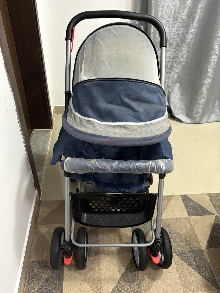 Baby stroller بحاله جيده و في حاجه الي تصليح بسيط632063855897631128