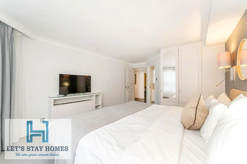 Early Winter Offer! Fully furnished with kitchen. One free housekeeping service.63168978863489111