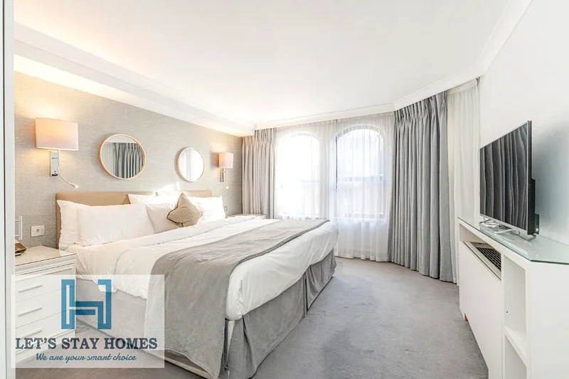 Early Winter Offer! Fully furnished with kitchen. One free housekeeping service.63168978863489112