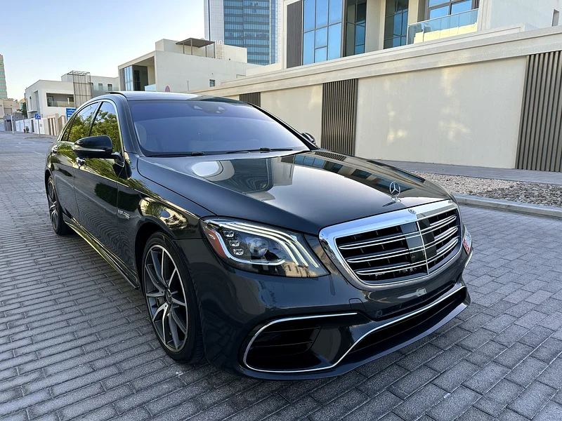 للبيع مرسيدس S560 موديل 2019 (كيت 63 اصلي كااامل) صبغة وكالة بالكااامل وبدون حوادث63164770913025112