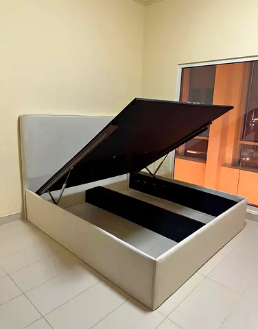 Stylish Lift-Up Storage Bed - Perfect for Modern Spaces!