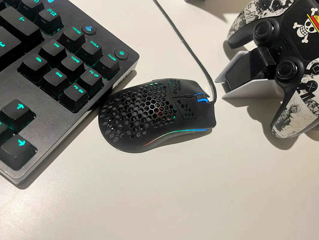 Logitech Gaming Keyboard  Mouse63228304611203113