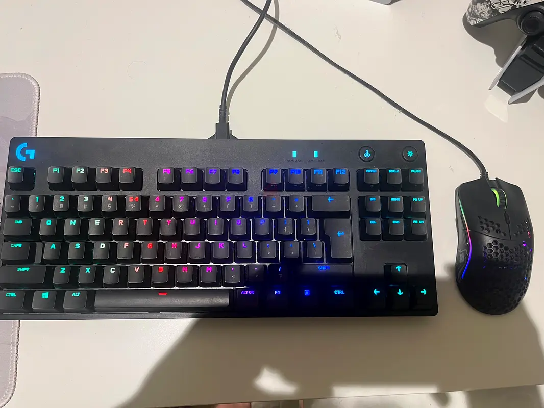 Logitech Gaming Keyboard  Mouse63228304611203114