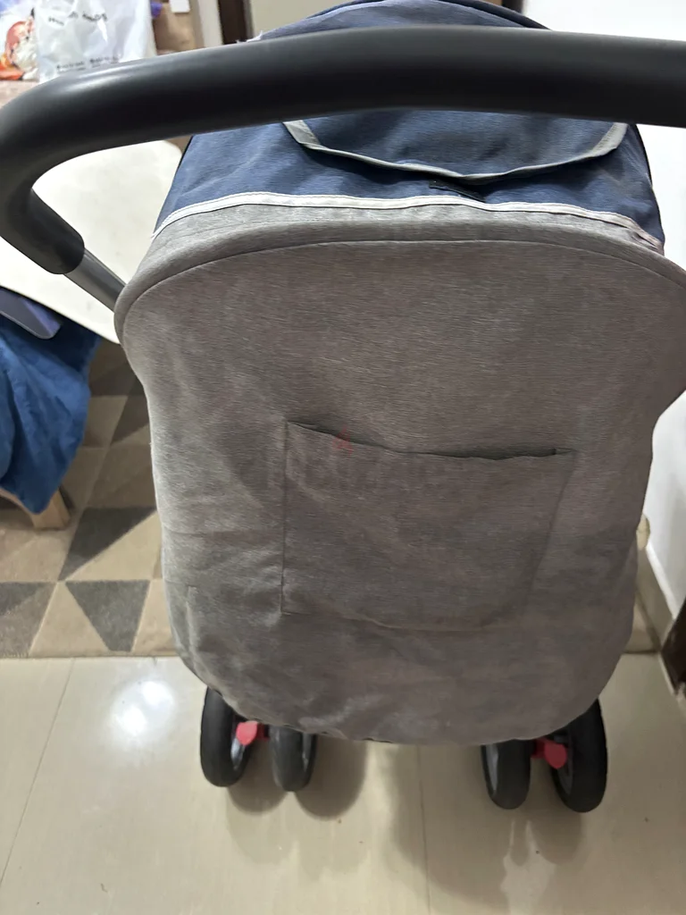 Baby stroller بحاله جيده و في حاجه الي تصليح بسيط63206385589763113