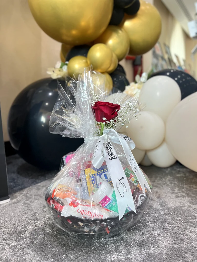 سلة هدايا أنيقة مع لمسة من الفخامة63172209793154112