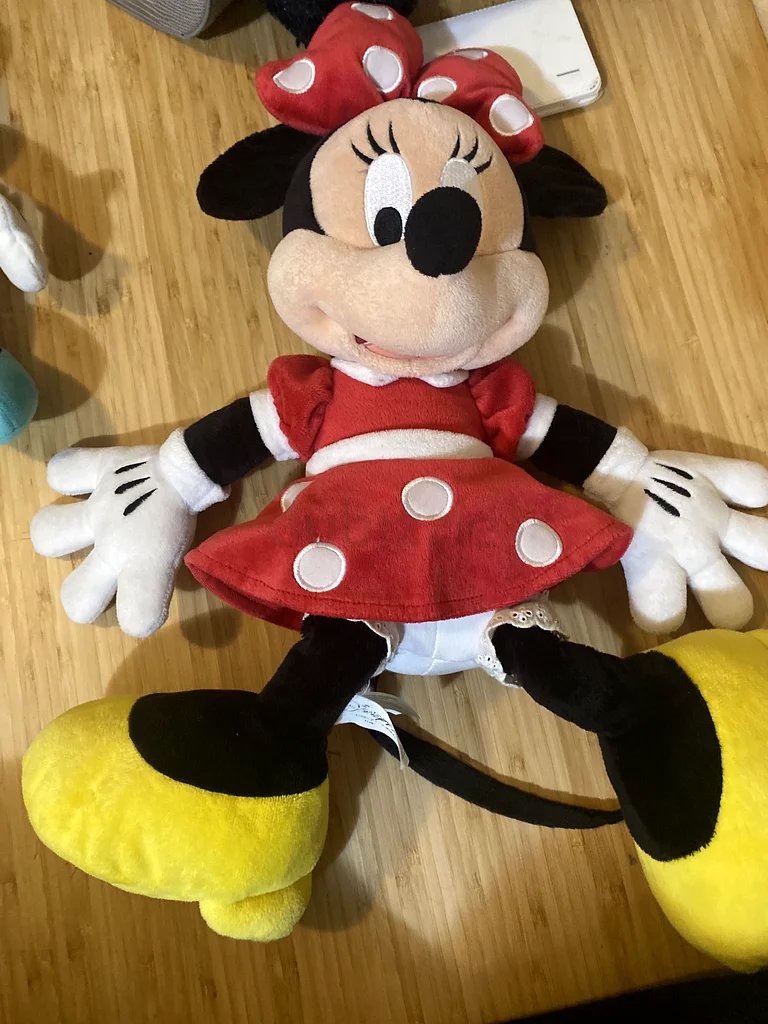 Adorable Minnie Mouse Plush Toy - Perfect for Kids!63208383528451111