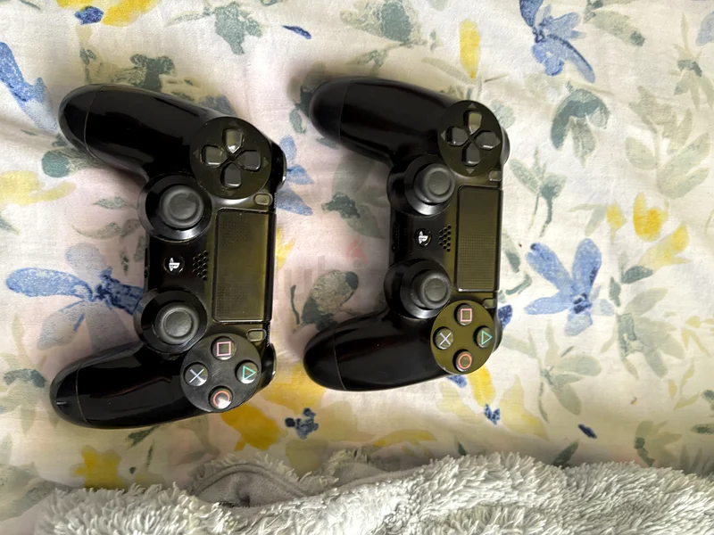 قرص PS4 مع وحدتي تحكم63228829953538112