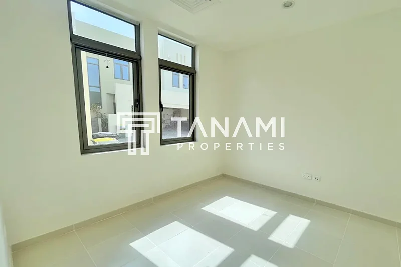 ٣ غرف نوم وصالون + مطبخ | جاهز للسكن | حديقة خاصة62937618801154112
