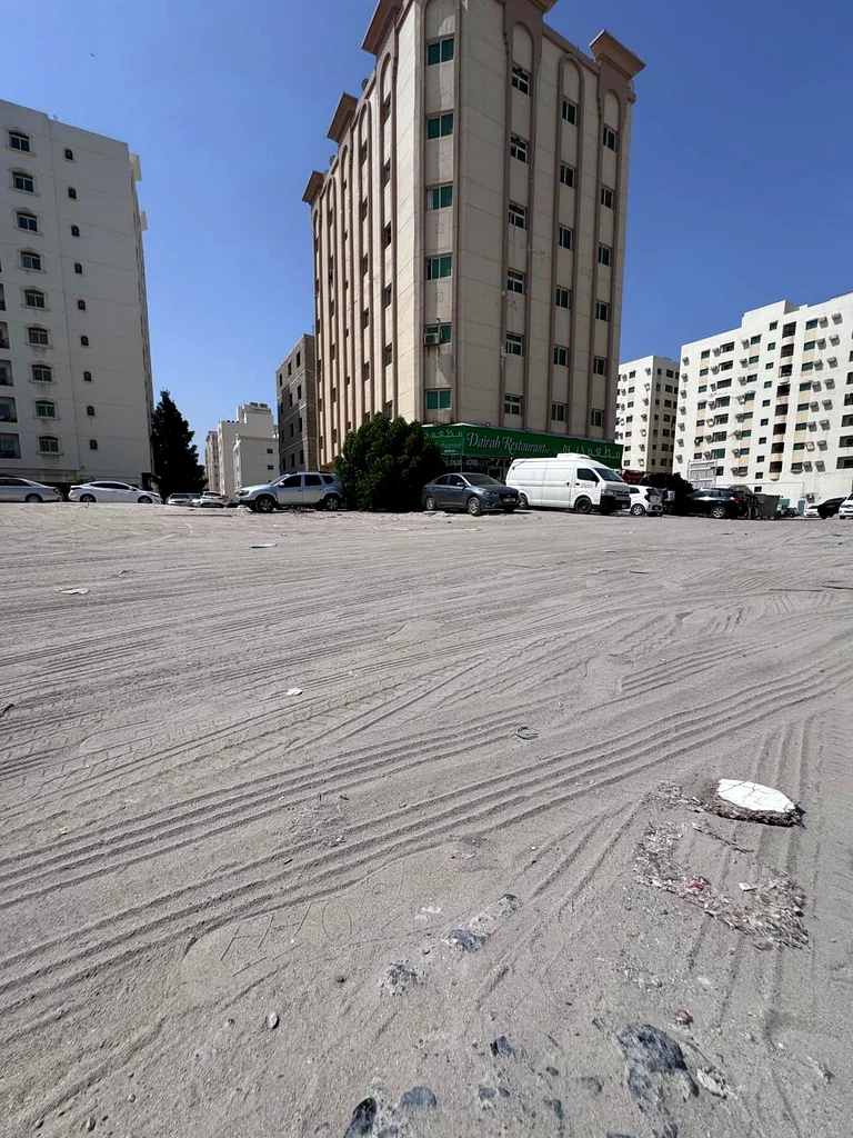 For sale: A building in Sharjah, Al Nabaa area, on a corner overlooking two streets and a road.63184684423427113