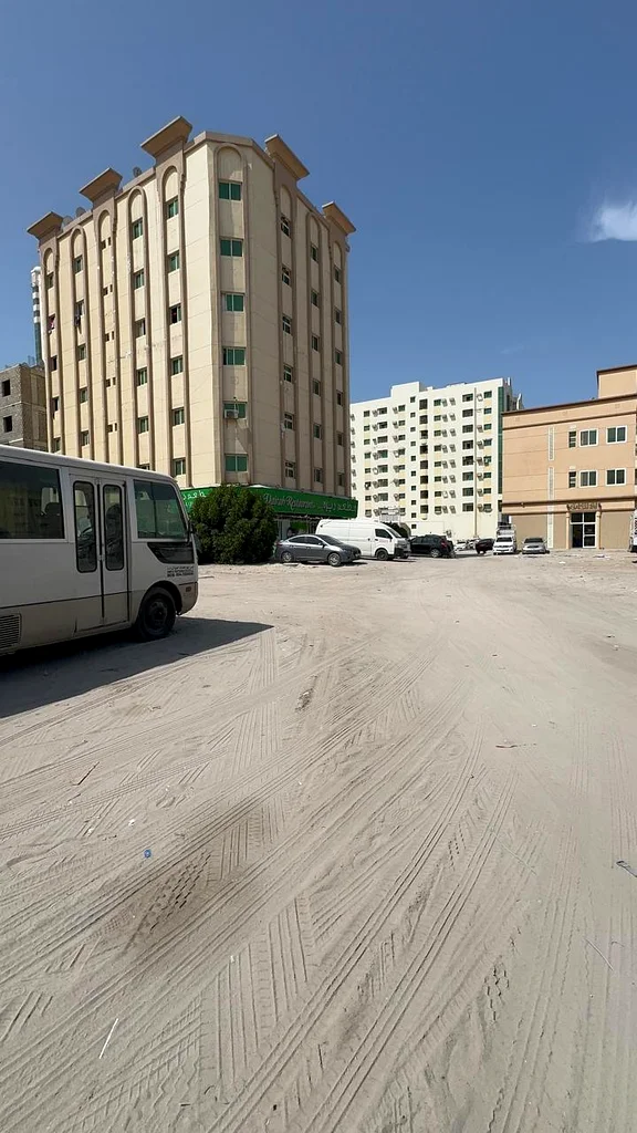 For sale: A building in Sharjah, Al Nabaa area, on a corner overlooking two streets and a road.63184684423427114