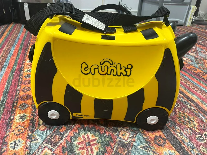 Buzzing Fun on the Go: Trunki Ride-On Suitcase!63196628657281112