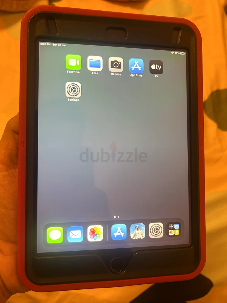 جهاز iPad mini 5 بحالة جيدة مع غطاء واقٍ، شاحن، ومروحة تبريد لجهاز iPad.63214896769409111