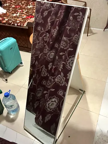 Stylish classy Mirror - Full length! (Home center)