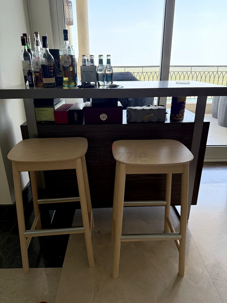طاولة بار بوسطن + كرسيين بار من ايكيا632198174904341128