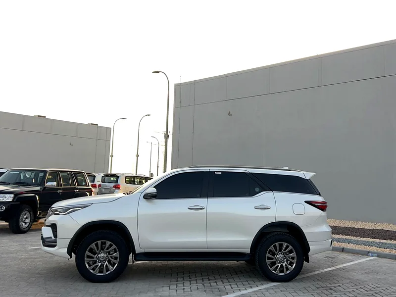 TOYOTA FORTUNER VXR 4.0L V6 2025 GCC Under Warranty and Service63157445051139111