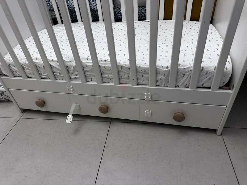 Baby crib63204250928898113