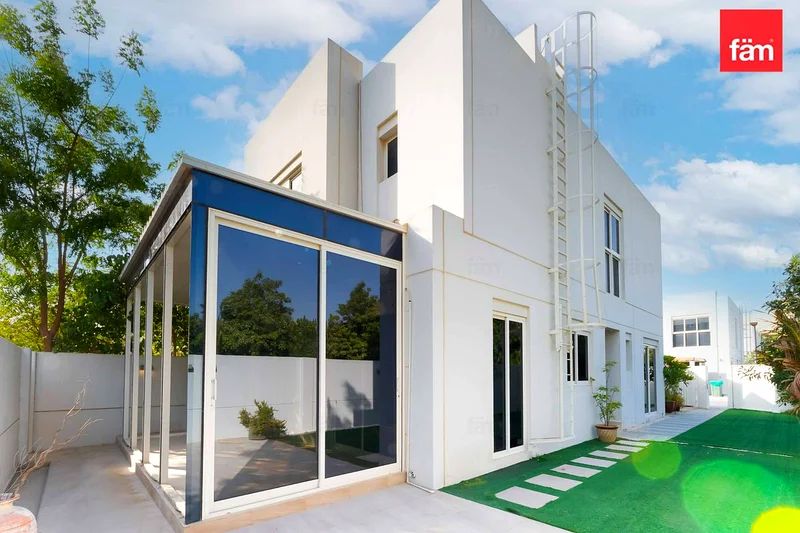 Corner Huge Plot Upgraded 4 Beds with Maid62937619205377114