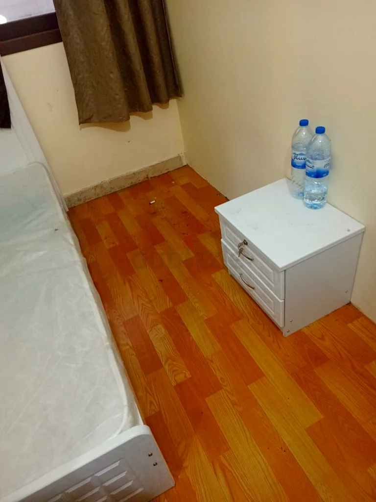 متوفر غرفة تنفيذية خاصة ونظيفة في شعبية 1063143962387330113