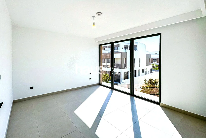 Genuine Listing | Closed Kitchen | Prime Location63238087583619114