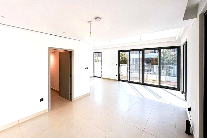 Genuine Listing | Closed Kitchen | Prime Location63238087583619113