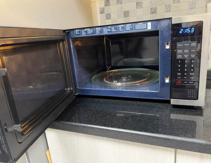 Samsung Microwave 34L – Like New – Only AED 35063248248245379114