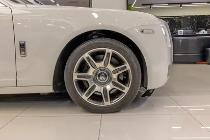 2010 ROLLS-ROYCE GHOST 照片 8