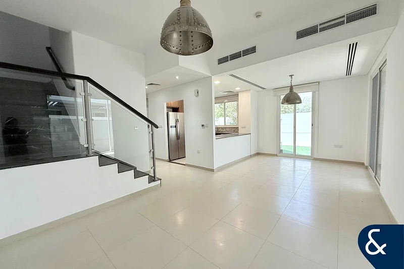 Upgraded | 4 Bedroom + Maids | Corner Unit62937619211010114